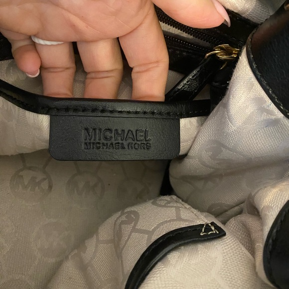 Michael Kors Marina Large Tie Dye Drawstring Bucket Tote - Picture 7 of 8